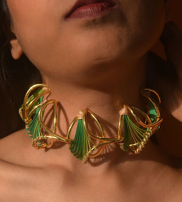 Unfurled Weaves Choker
