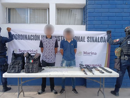 En Culiacancito, el Grupo Interinstitucional detiene a 2 civiles con fusiles, cargadores, cartuchos y drogas