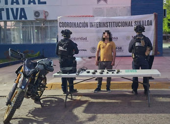En Villa Juárez, el Grupo Interinstitucional detuvo a un civil con un fusil, un arma corta, municiones y presunta droga