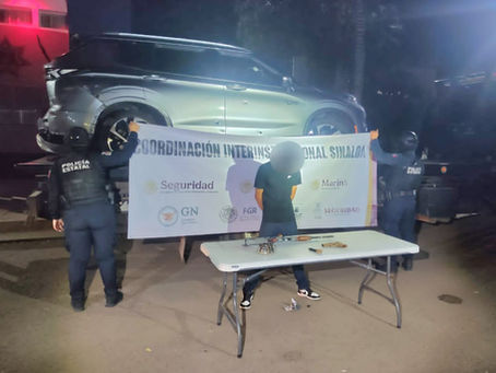 Tras agresión y persecución en Culiacán, el Grupo Interinstitucional detuvo a 3 civiles y aseguró armas, cargadores, cartuchos y una SUV con reporte de robo