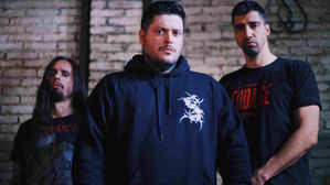 Endrah mergulha na escuridão com brutalidade renovada em novo clipe "Hell's Whispers"