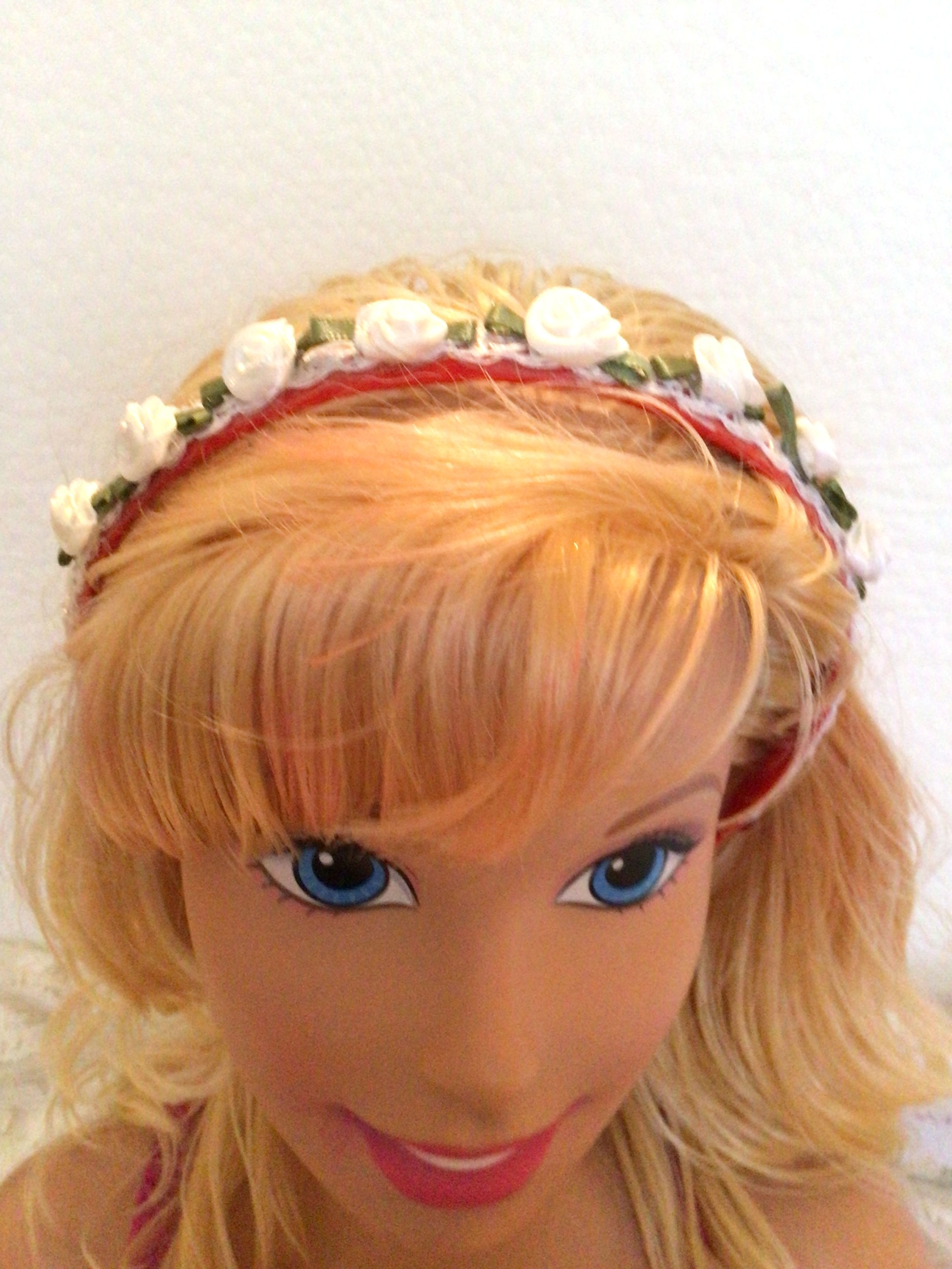 Diadema de flores artificiales