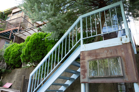 公園側からのギャラリー
地下2階ですが、階段を登ったところにあるギャラリーの為、隠れ家のような特別な雰囲気があります。