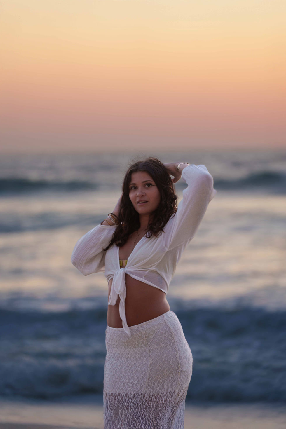Portrait féminin en lumière naturelle – Bidart, plage d’Erretegia.