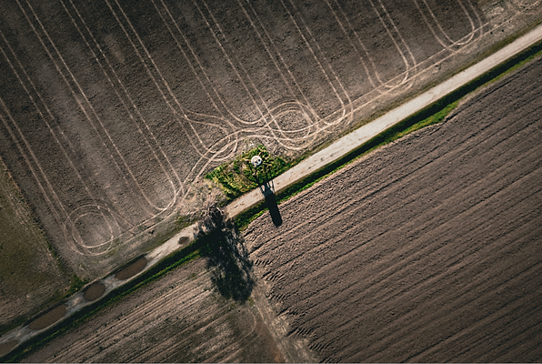 Offrez-vous une expérience unique de photographie aérienne avec cette séance de 2 heures. Grâce à un drone professionnel, nous capterons des images spectaculaires et inédites. 📷 Ce qui est inclus : 20 minutes d'échanges pour définir vos attentes 1h30 de prise de vues aériennes pour des photos exceptionnelles Tri et sélection des meilleures images 10 photos triées et retouchées dans le format de votre choix Livraison rapide des images retouchées avec un rendu haut de gamme Que ce soit pour des événements, des projets immobiliers ou pour immortaliser un paysage, cette prestation vous offre des photos spectaculaires, d’une qualité professionnelle, prêtes à être utilisées dans vos projets ou pour vos souvenirs.