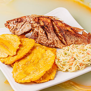 PARGO FRITO CON TOSTONES PLAYEROS / RED SNAPPER WITH FRIED GREEN PLATAIN