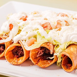 TACOS FRITOS DE POLLO / CHICKEN FRIED TACOS