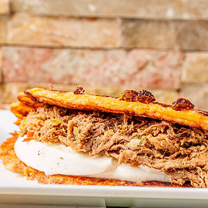 CACHAPA DE POLLO, CARNE O PERNIL Y QUESO DE MANO / CHICKEN, BEEF, PULLED PORK WITH VENEZUELAN CHEESE