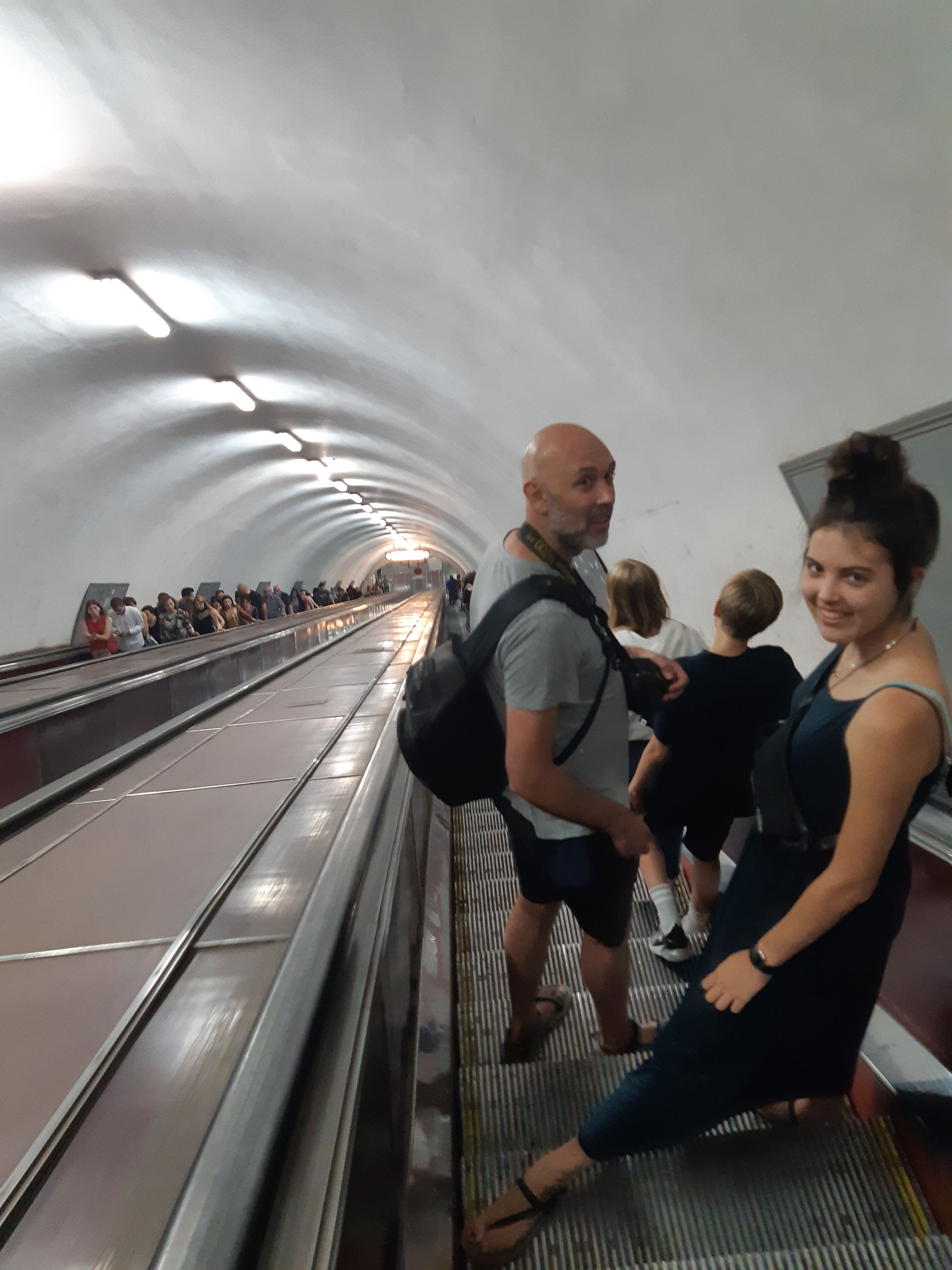 Gigantische roltrappen in de metro