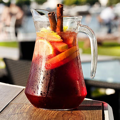 jarra-de-sangria-s393939436 (1).jpg