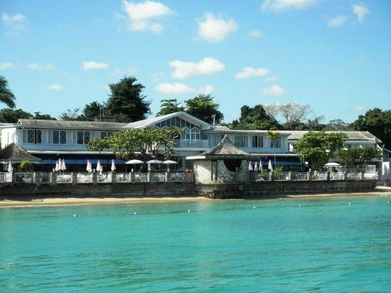 Shaw Park Beach Hotel