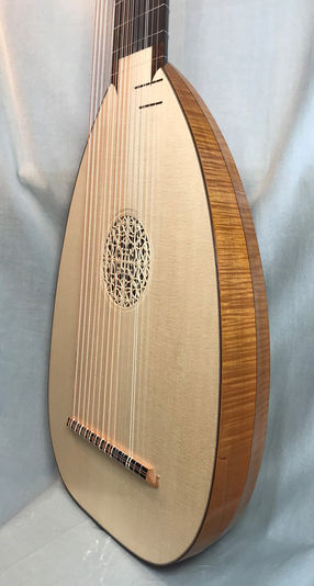 14 C Swan neck Baroque lute 72.5103 cm_Profile-CLose.jpg