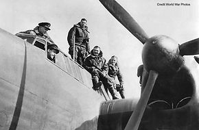 77_Squadron_FLt_Tomlin_and_crew_2 (1)_InPixio-min_edited.jpg
