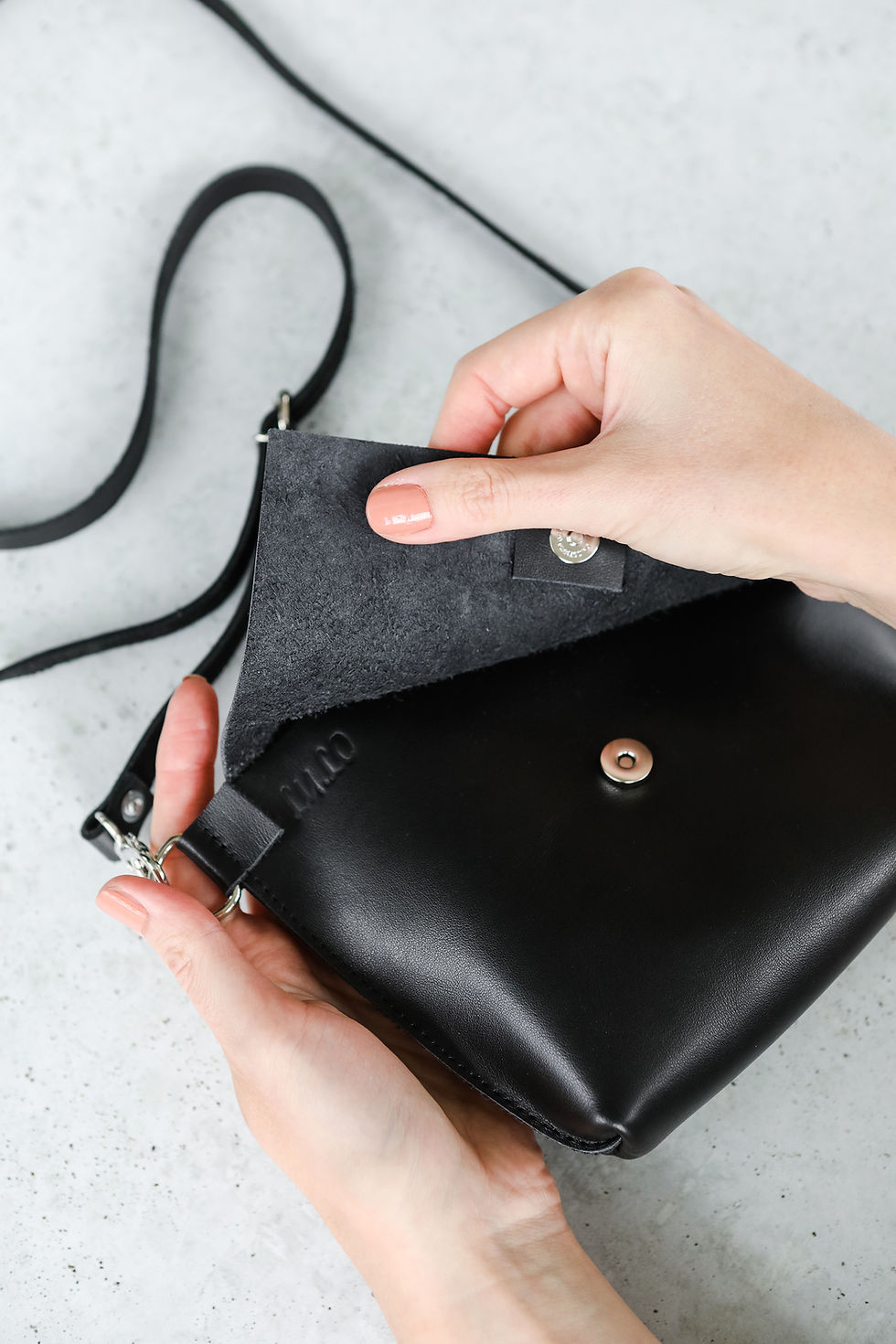 Thumbnail: Ľadvinka minimal _čierna