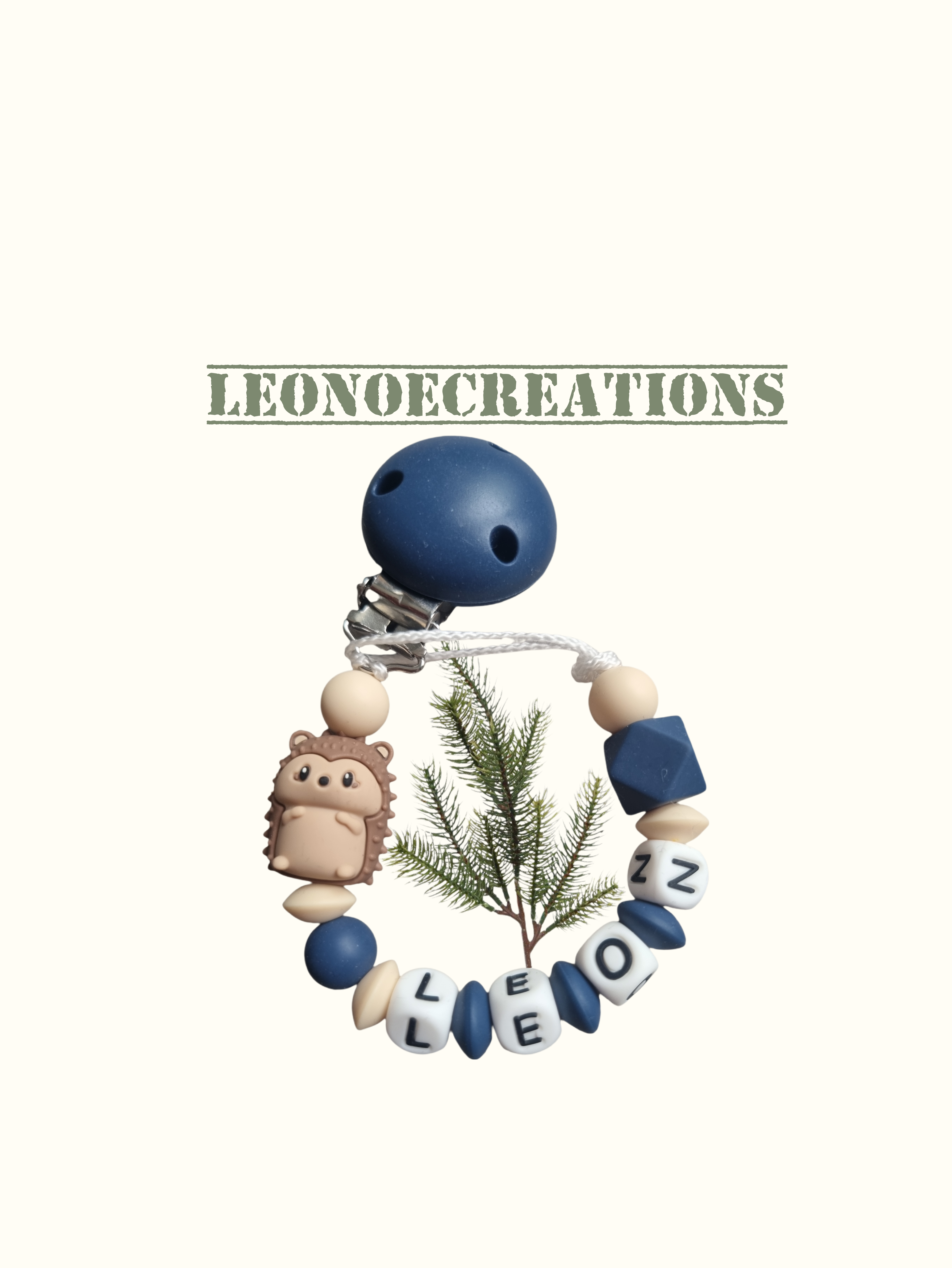 Attache tétine personnalisée silicone motif hérisson, alliant sécurité, praticité et charme naturel pour accompagner bébé