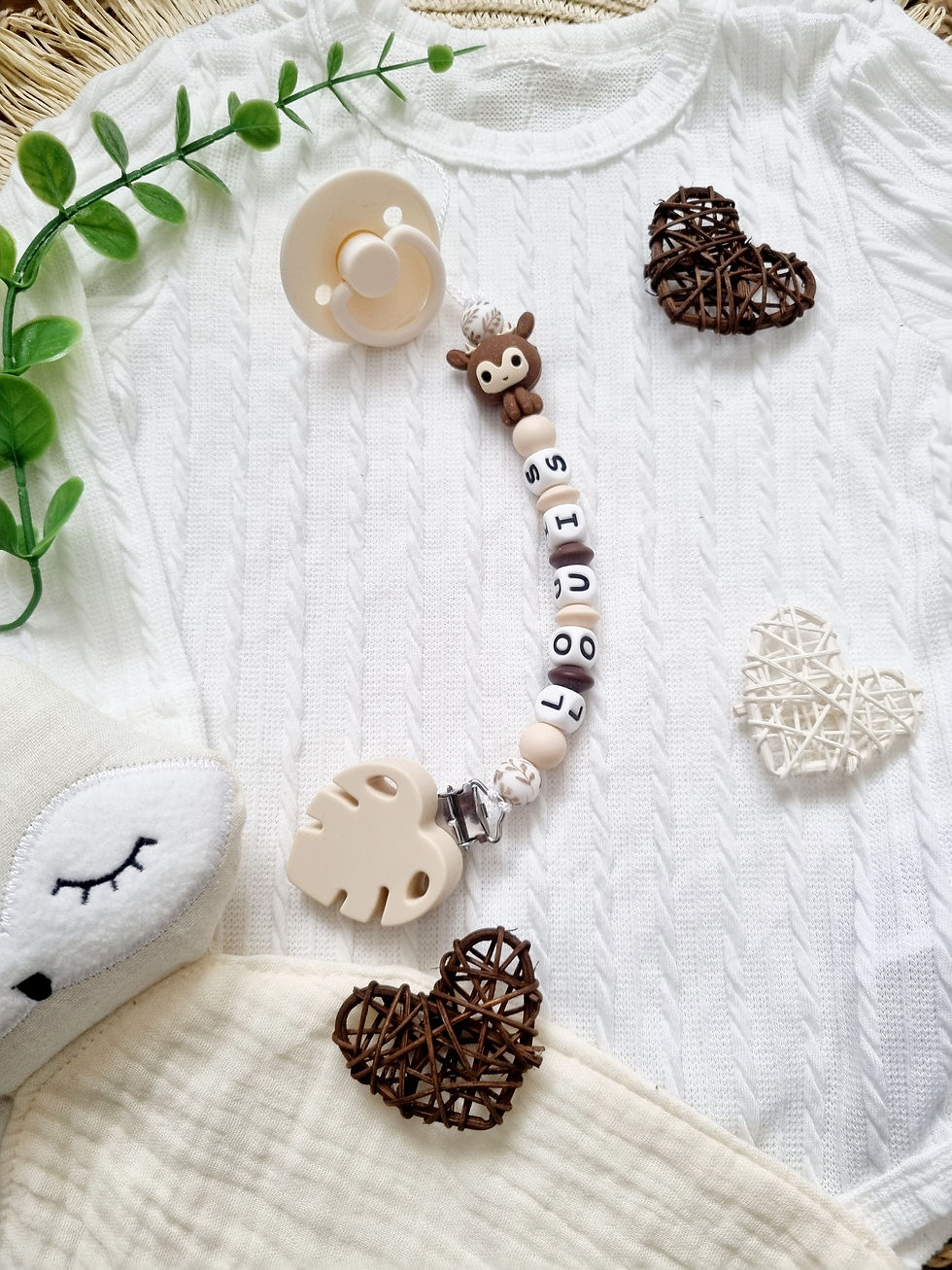 Attache tétine personnalisée silicone biche paillettés, alliant sécurité, praticité et charme naturel pour accompagner bébé