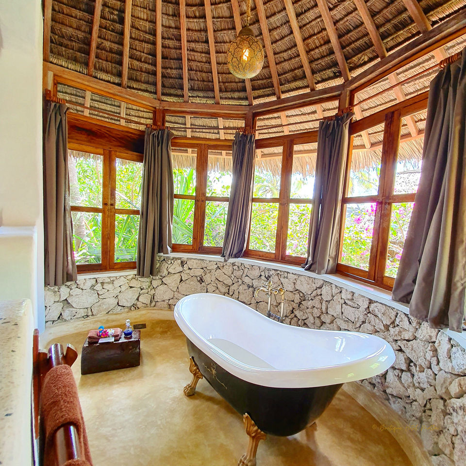 Clawfoot bathtub in Room Dunia at Asili House, Boutique Hotel Matlai Zanzibar, with stunning design and ocean view.
