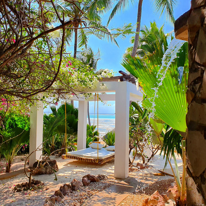 Room Jua | private garden area with private pool-shower and swing bed