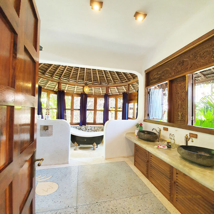 Maji Room - bathroom | view from the sleeping room into the bathroom