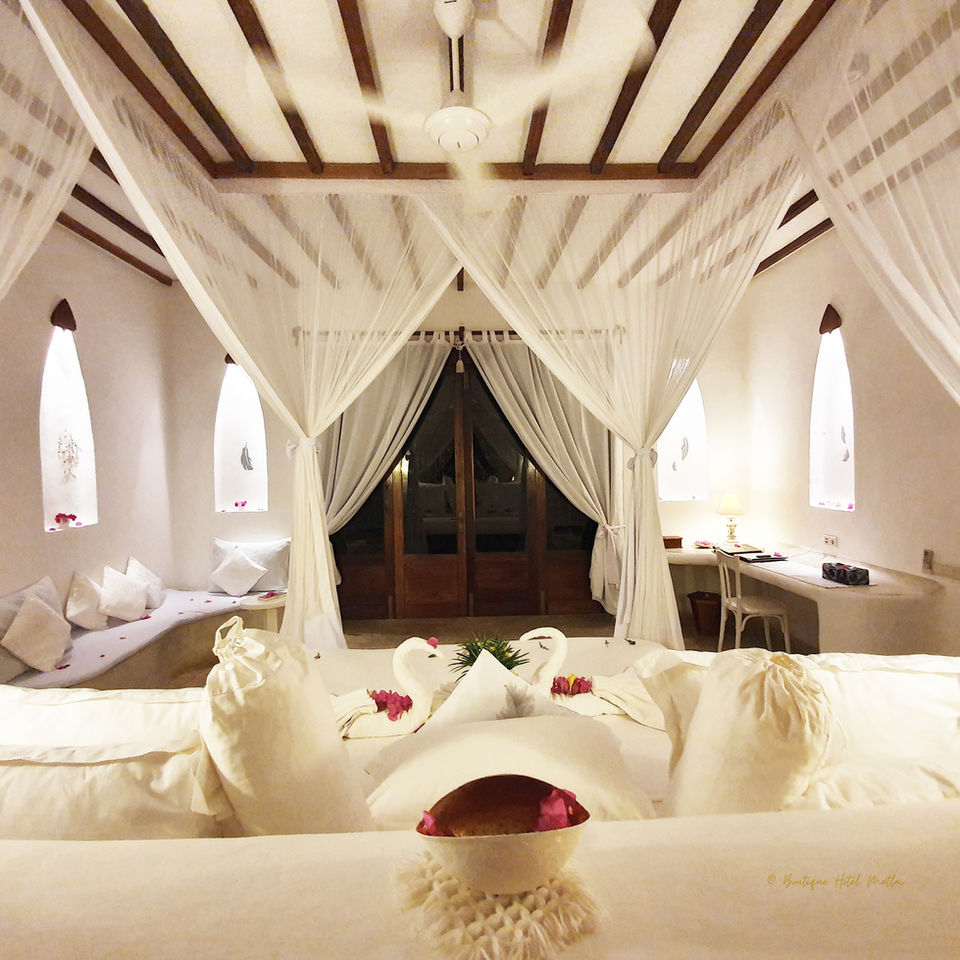 HEWA room | room by night