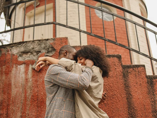 couple-hugging-each-other