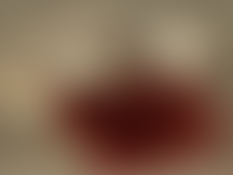 Billetes manchados de sangre junto a un titular sobre el asesinato de un niño de 5 años en Los Reyes La Paz, Estado de México, por una deuda de mil pesos con prestamistas