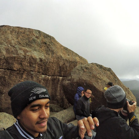 Menuju Puncak Canberra melalui Square Rock