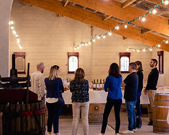 Dégustation de vins après l'escape game Wine'scape au Château Haut-Lagrange.jpg