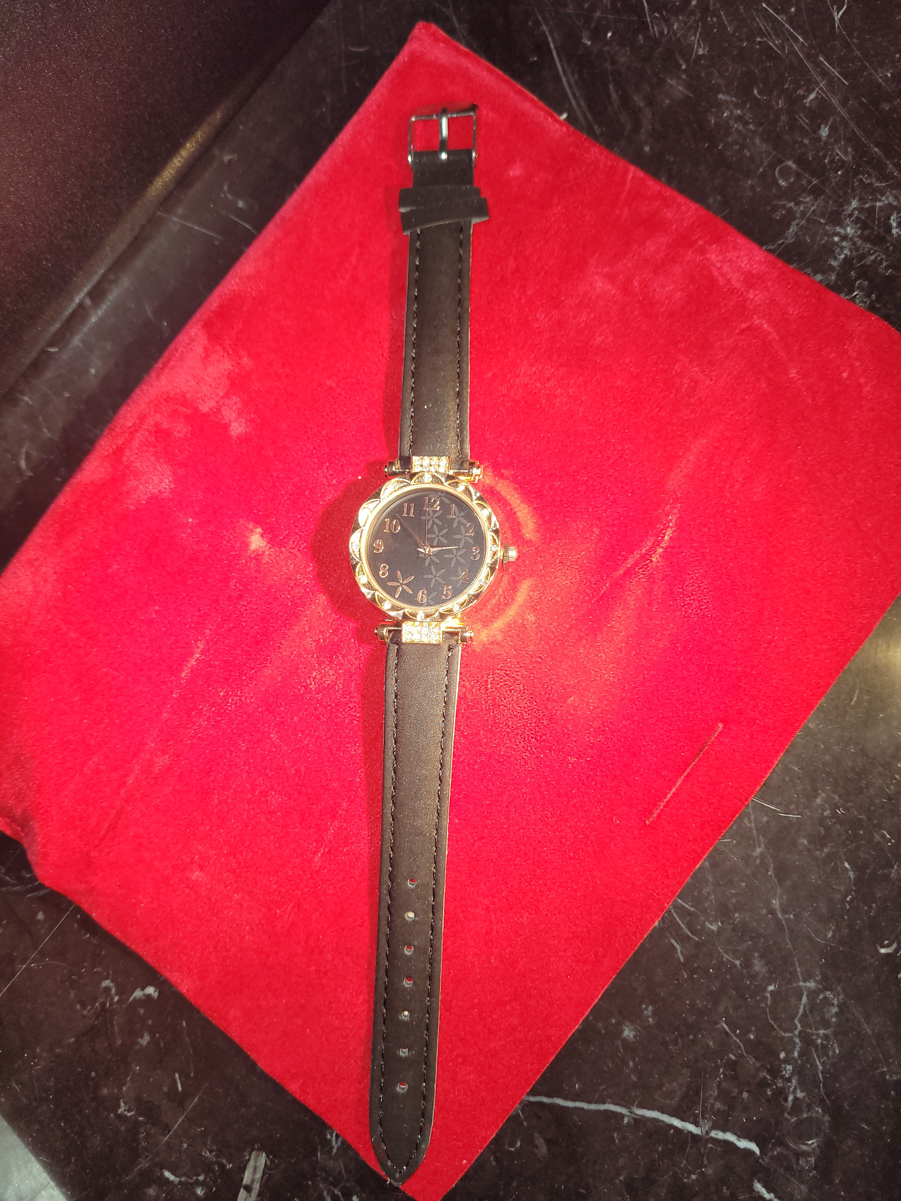 Women's Petal Design Digital Quartz Watch PU Leather Strap, Alloy case Product