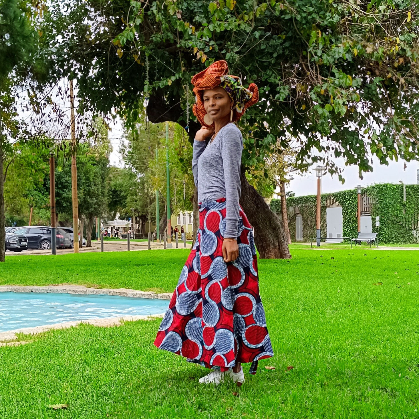 Saia Comprida em tons de vermelho e azul