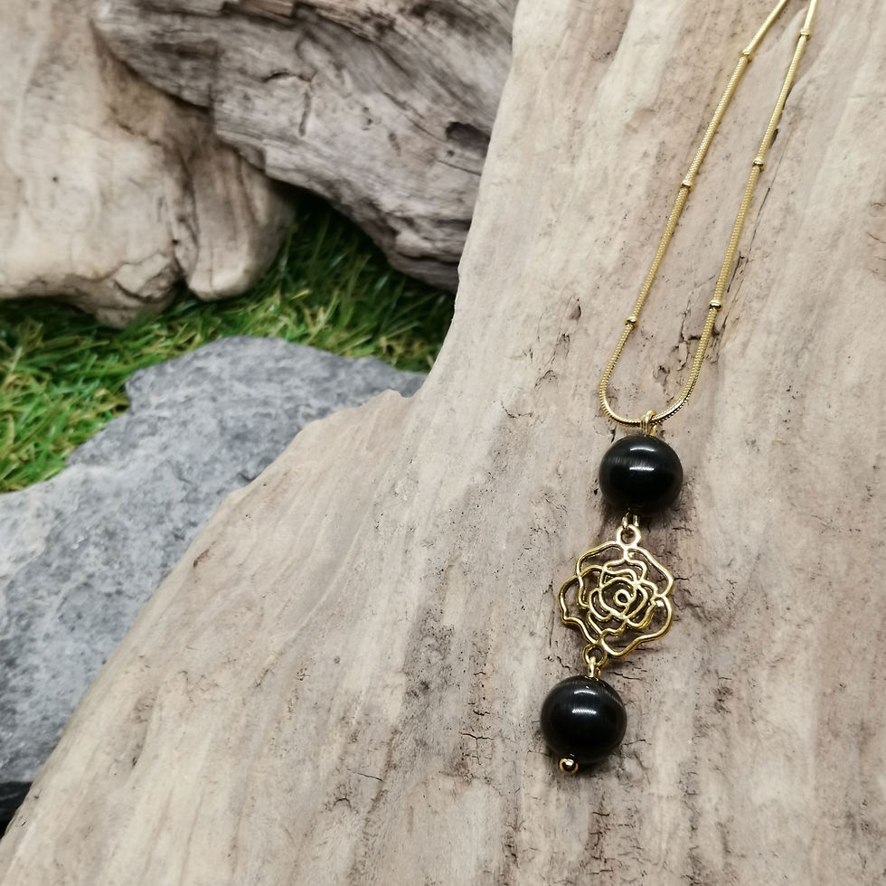 Miniature : Collier doré et pierres d'obsidienne argentée