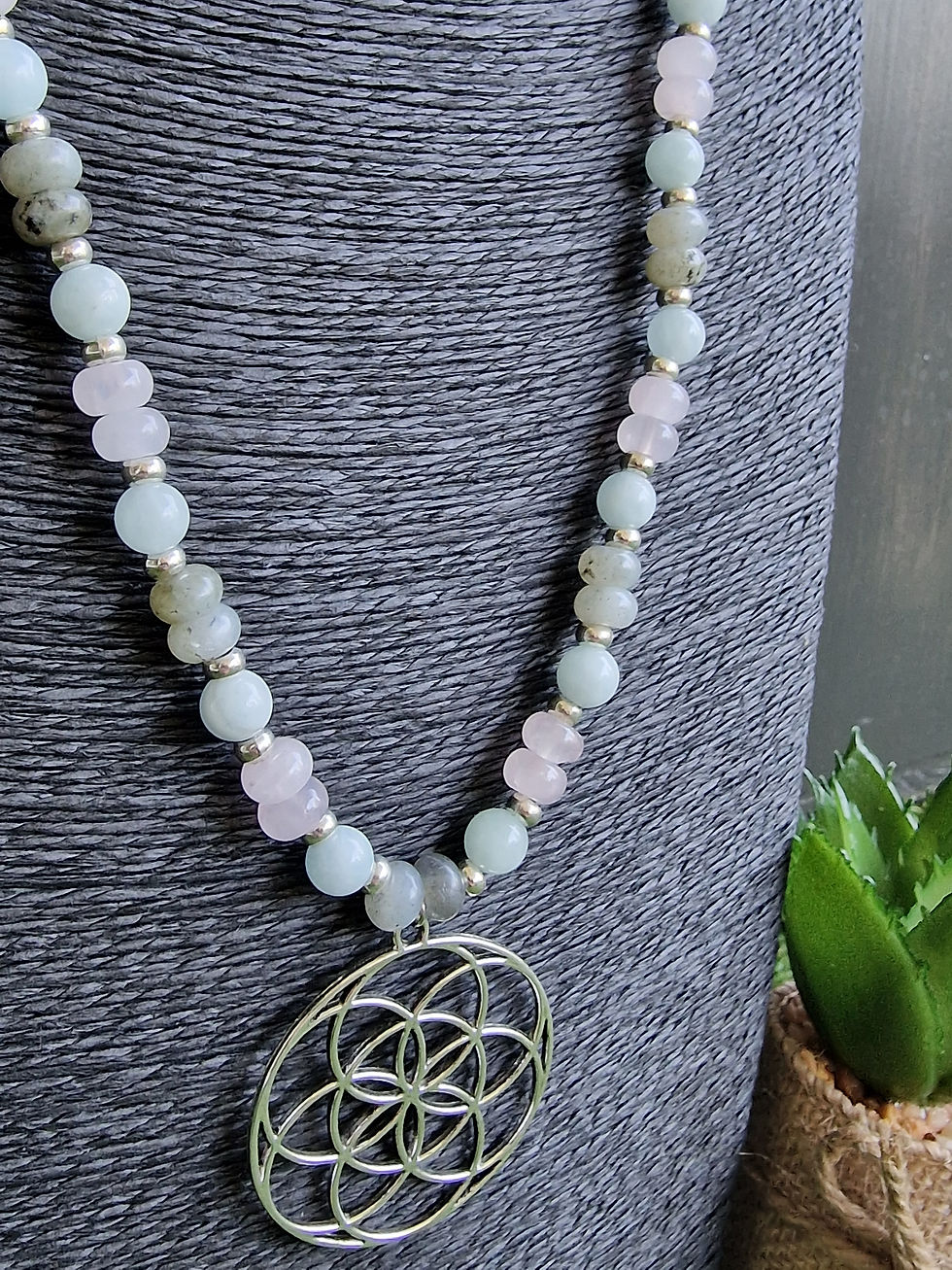 Miniature : Collier sautoir en pierres naturelles bleu-rose-gris