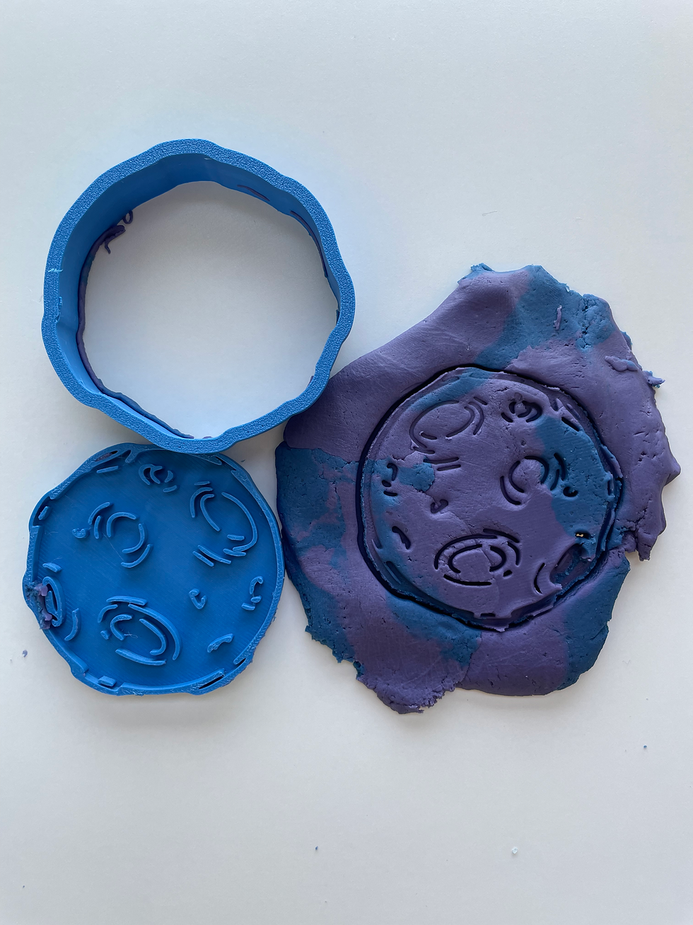 Miniatură: Forme de plastilină – “Amprente din Univers” 