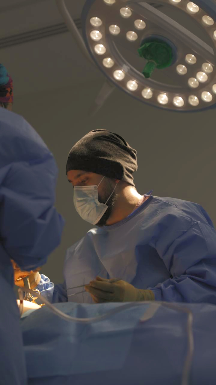 Dr. Ezequiel Mendoza Castillo — Cirujano Plástico certificado atendiendo pacientes de Mexicali, Baja California