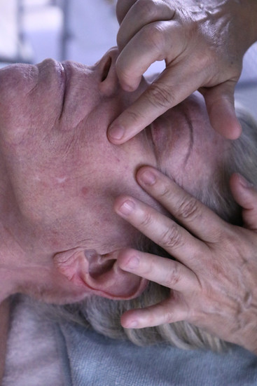 advanced esthetics massage treatment for facial sculpting