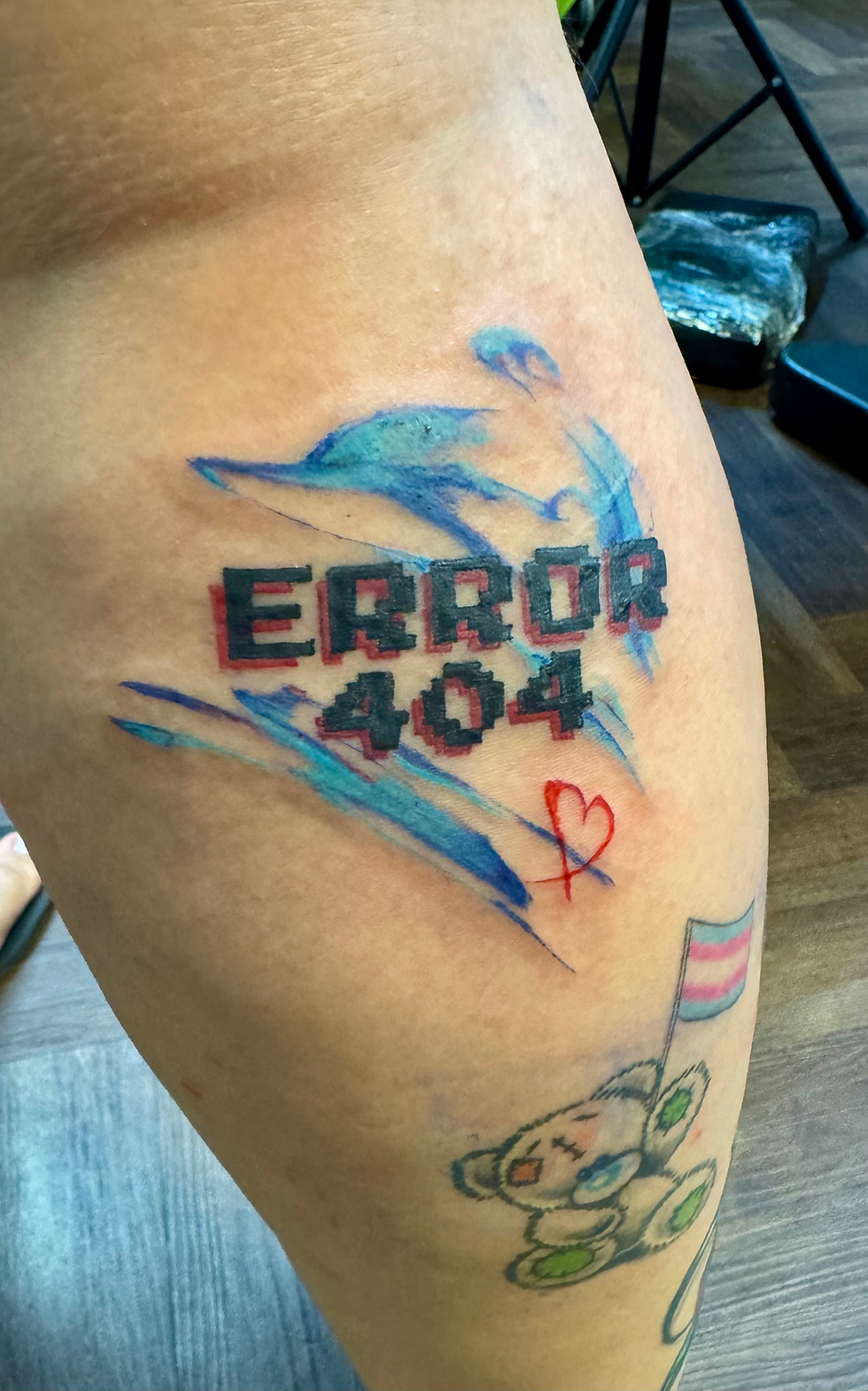 Error 404 with blue painted stokes in background