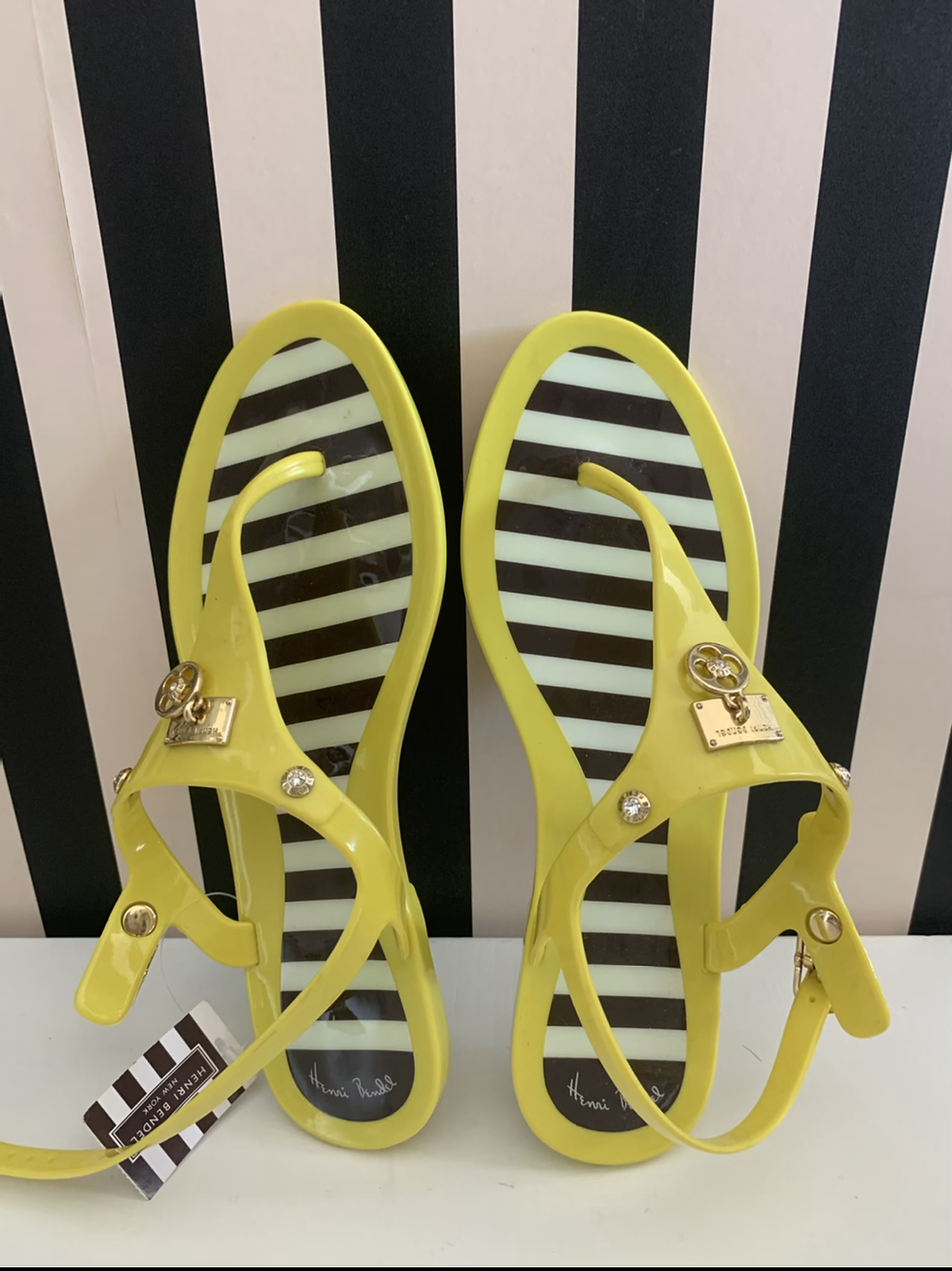 Thumbnail: Henri Bendel sandali 