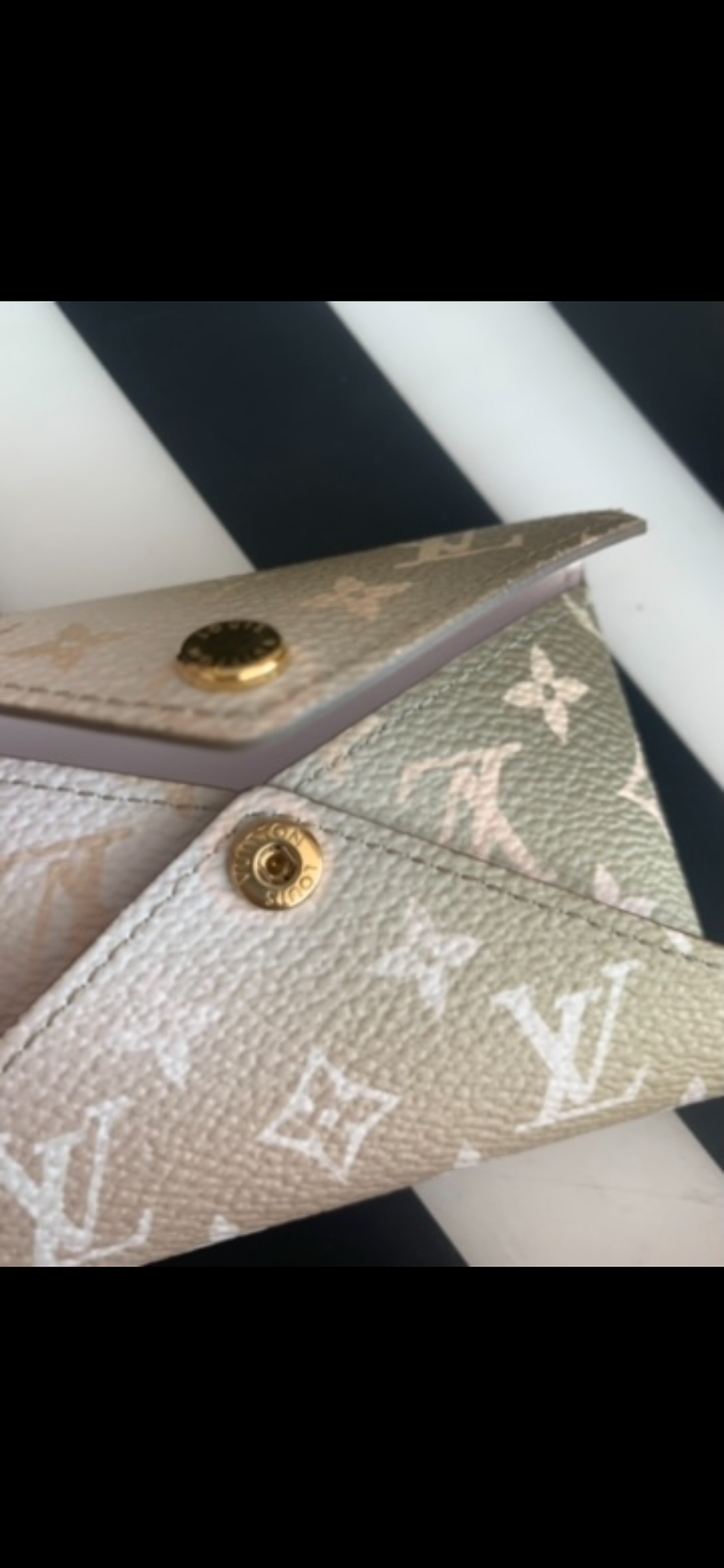 Thumbnail: Louis Vuitton pochette kirigami limited edition 