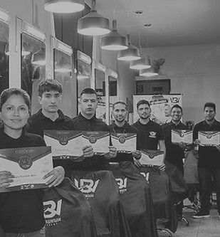 Alumnos egresados academia de barberia Black and White