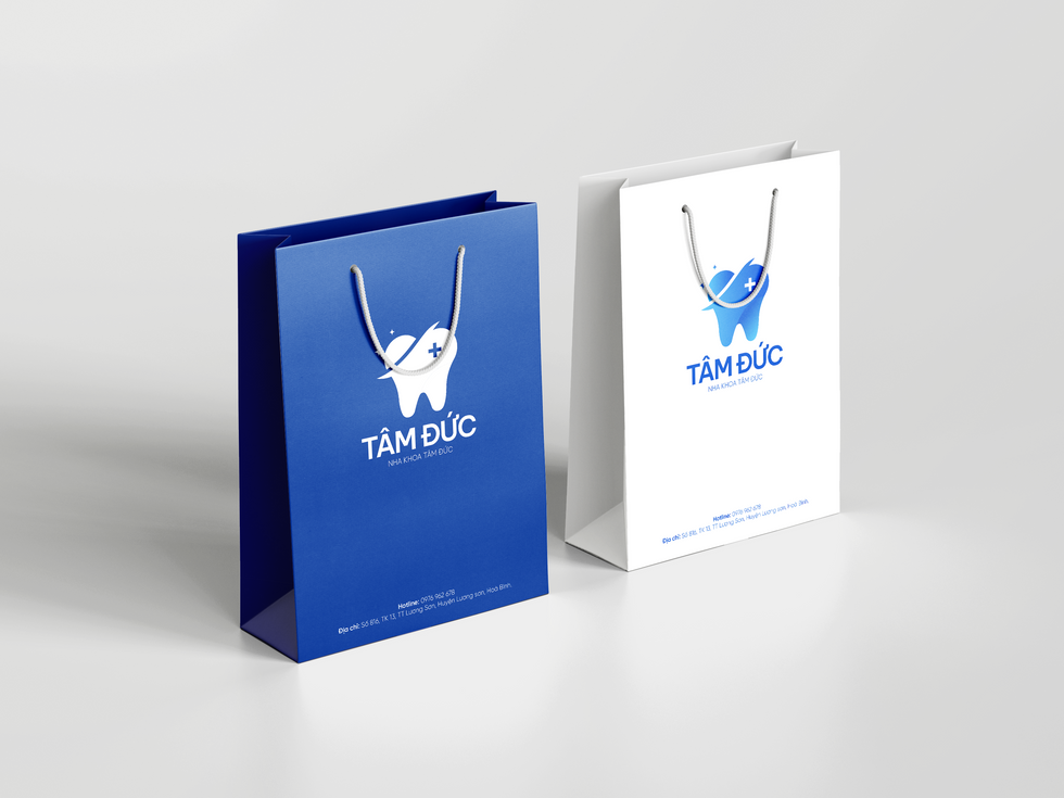 Free_Shopping_Bag_Mockup_4