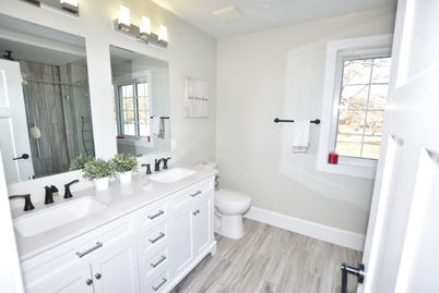 5853 Bathroom4.jpeg