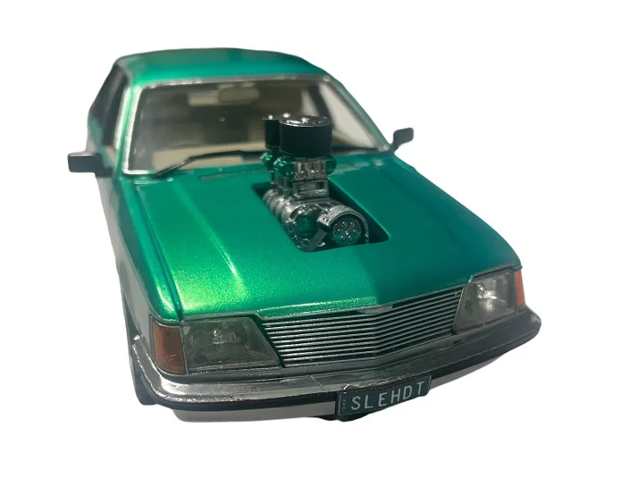 Miniatura: VH Commodore Tubbed Pro-Street - Kit de modelo impreso en resina 3D en escala 1:25 o 1:18 - FB