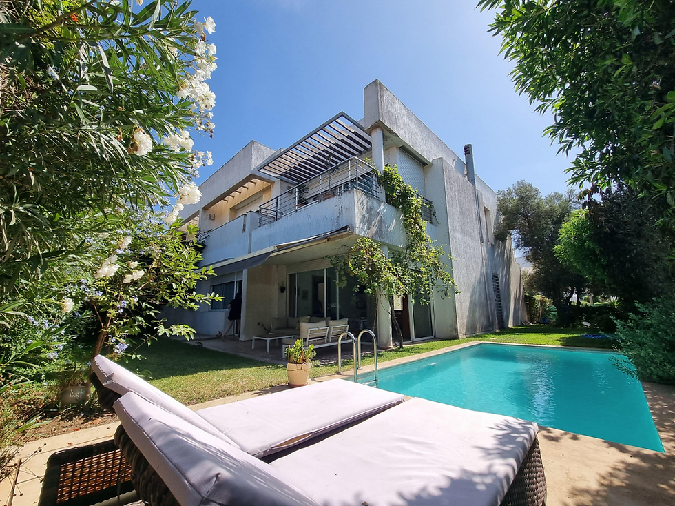 Miniature : À Louer : Villa de Prestige Rénovée avec Piscine à Dar Bouazza