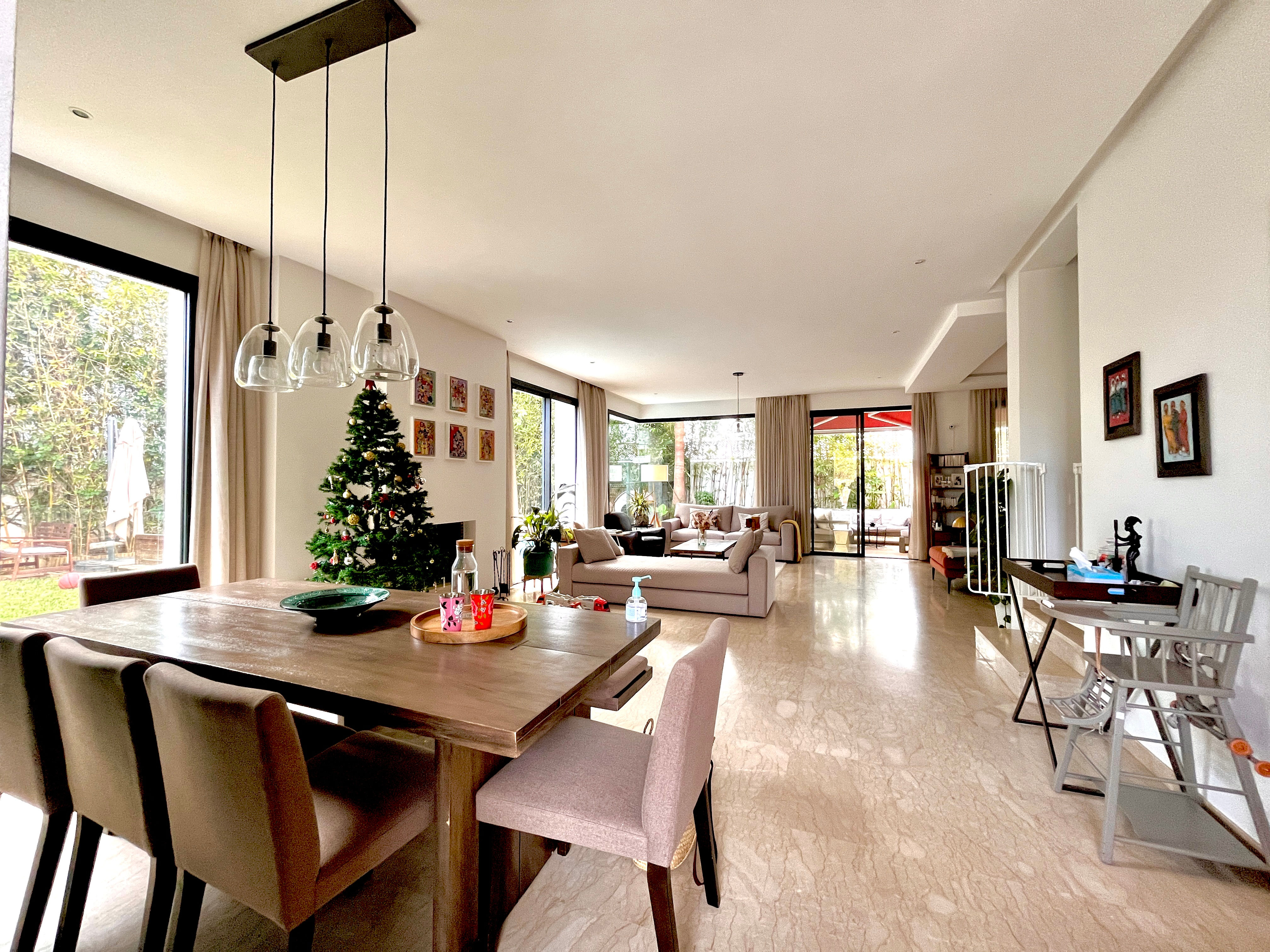 Villa d'angle, ensoleillée et sans vis-à-vis à l'entrée de Dar Bouazza