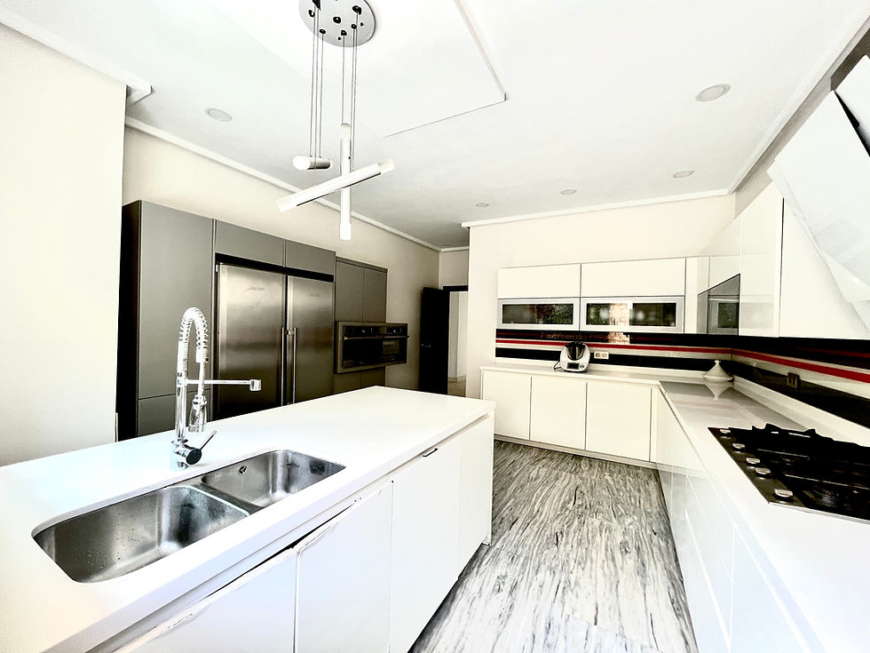 Thumbnail: Villa moderne, résidence ultra-sécurisée, avec piscine et sublime extérieur