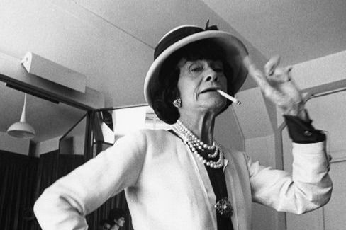 Chanel: Una breve historia de la diseñadora y su legado