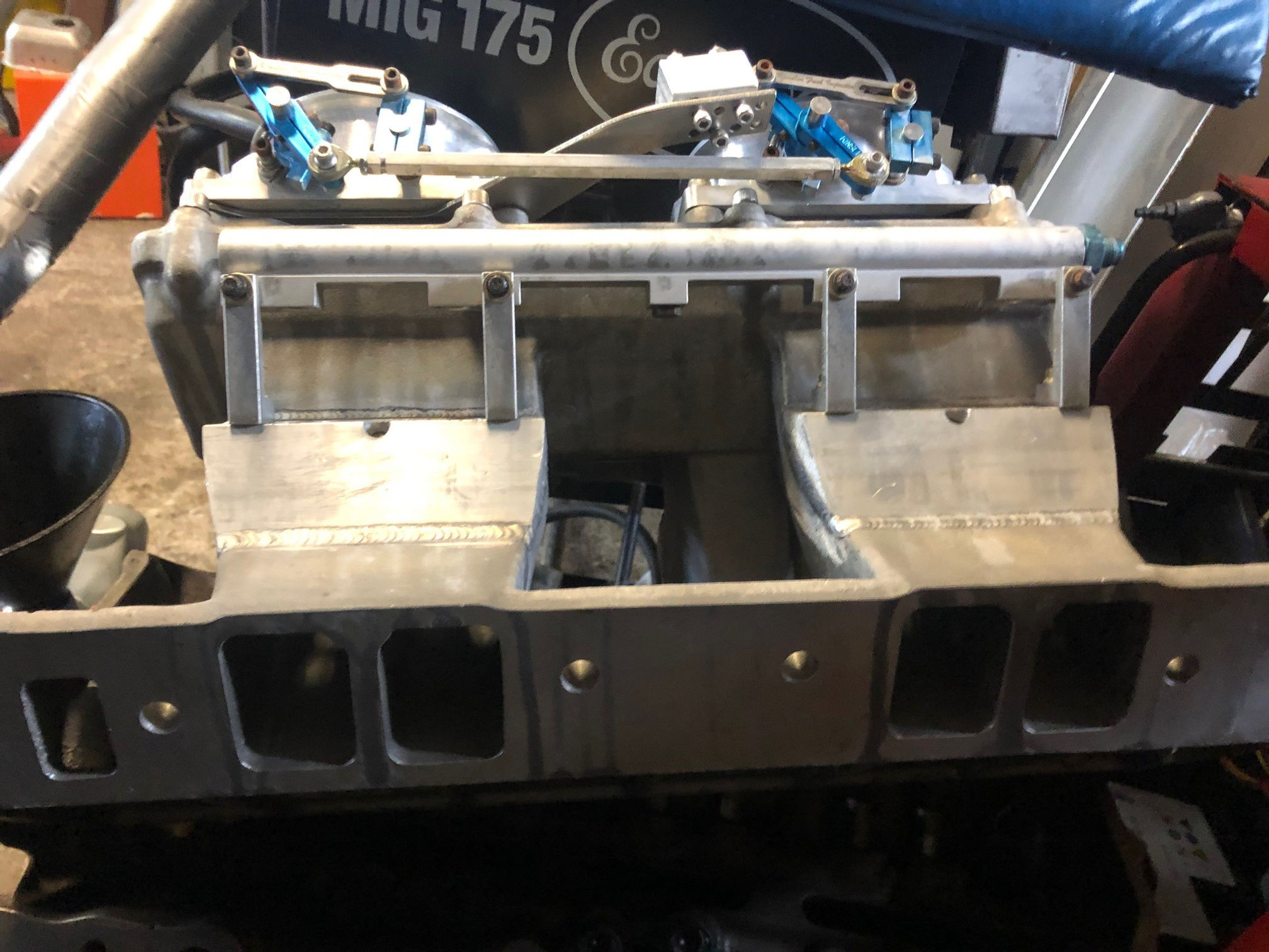 injection INTAKE MANIFOLD BIG BLOCK CHEVY fuel rail and linkage