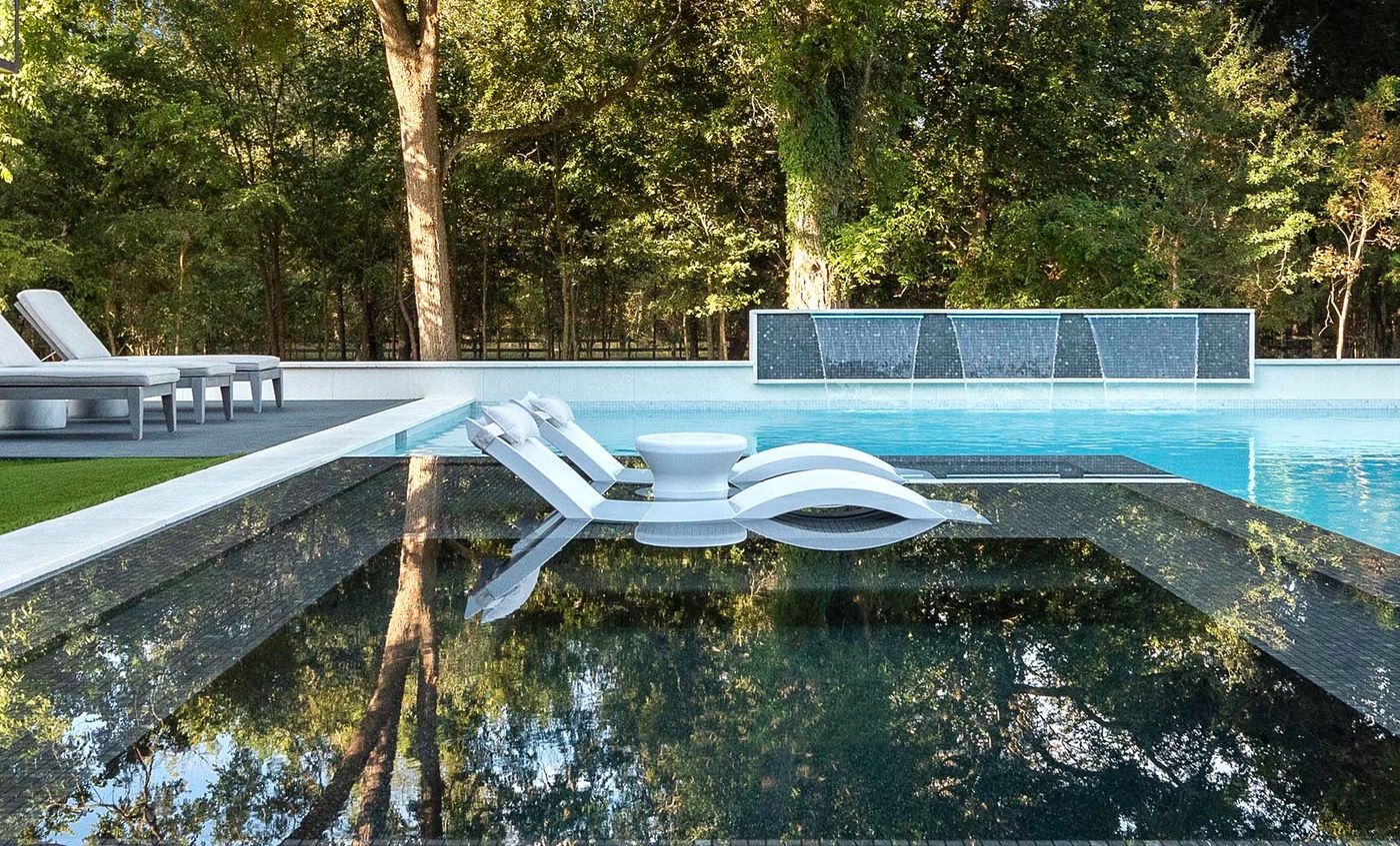 LEDGE Lounger Signature Chaise