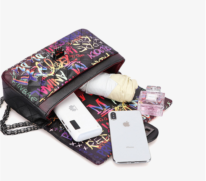 Thumbnail: Graffiti alphabet rhombus chain bag