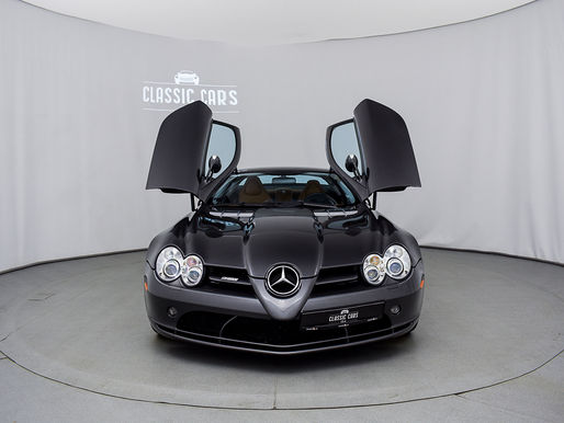 Paris Hilton's SLR in 360°